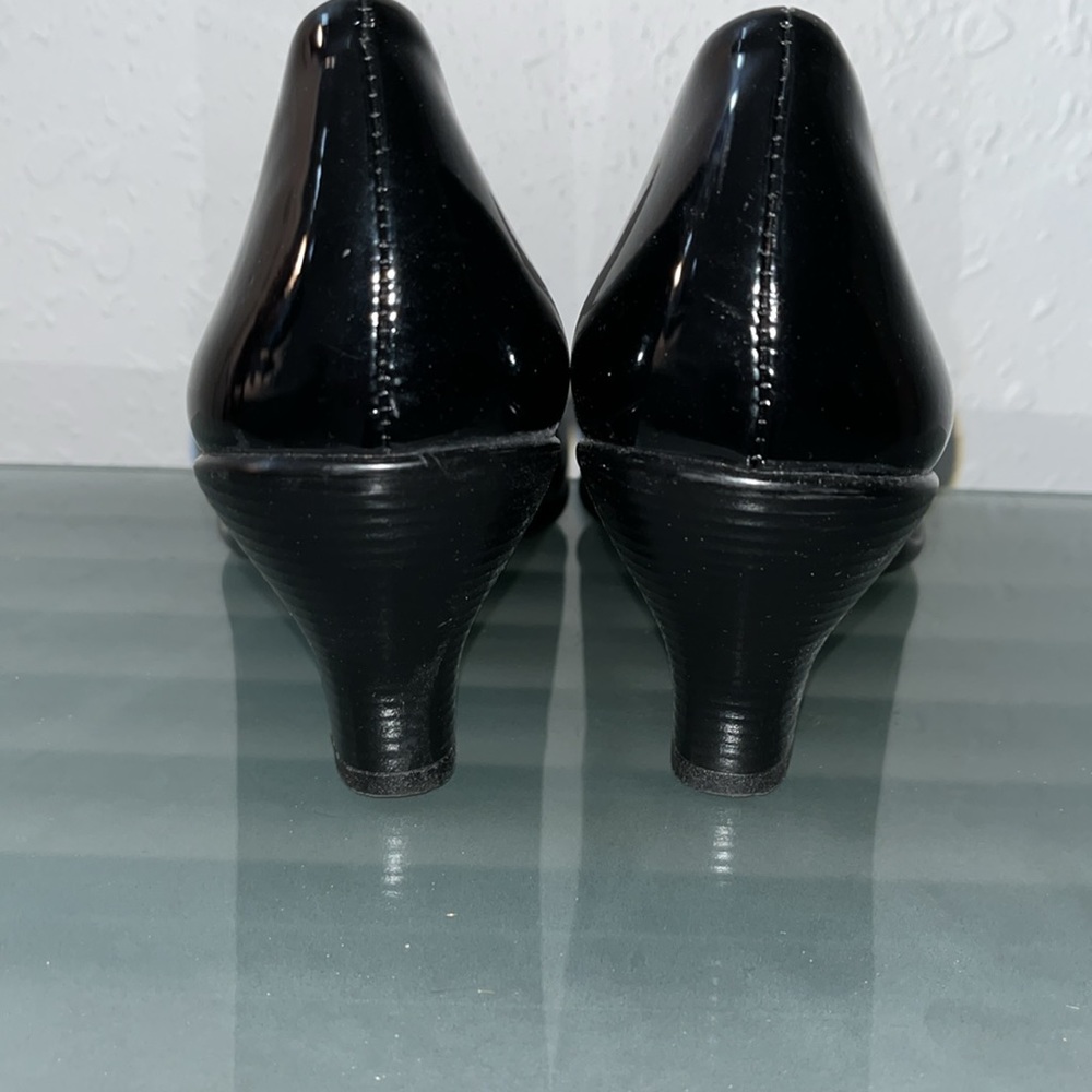 Softspots Black Patent Low Heel Pumps - Picture 6 of 8